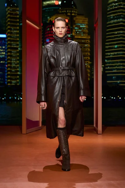Look 1